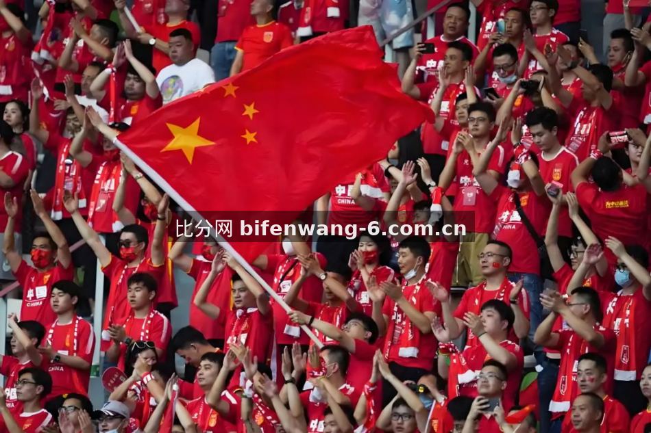 欧冠小组赛焦点战：新星中场对决老牌铁卫
